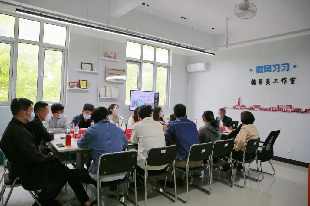 威尼斯官网召开学生座谈会